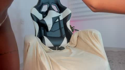 Savannahwildee online show from July 1, 11:01 am