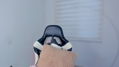 Savannahwildee online show from July 24, 11:30 am