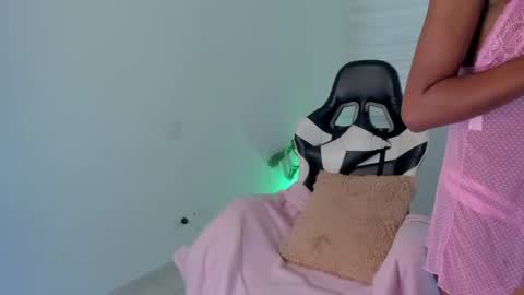 Savannahwildee online show from August 3, 11:59 am