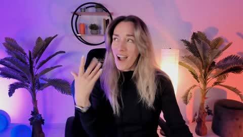 save the qween online show from January 12, 5:03 am