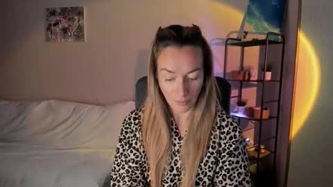 save the qween online show from September 27, 7:35 am