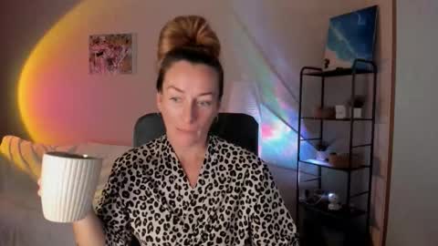 save the qween online show from October 15, 10:15 am