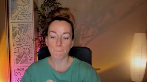 save the qween online show from February 15, 5:48 am