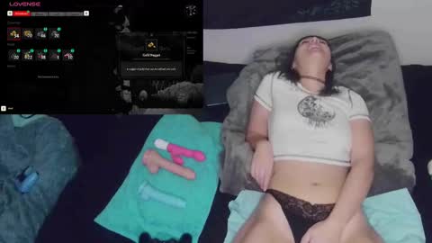 Snapshot of savethebea chatting on December 22, 11:31 pm Bea online show from December 22, 11:31 pm