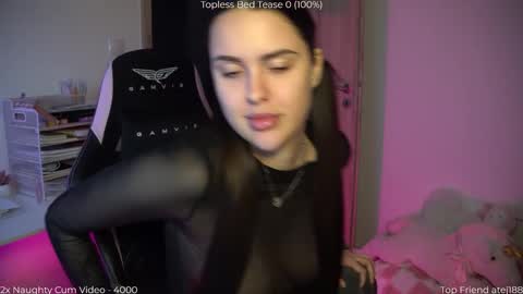 Snapshot of savvage_play chatting on March 8, 4:44 pm Naomi online show from March 8, 4:44 pm