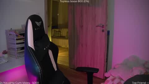 Naomi online show from April 22, 6:20 pm