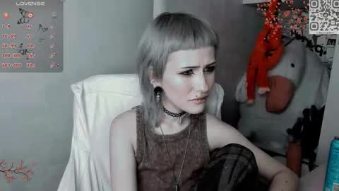 pronoun she. name Mary. age 21. online show from November 12, 5:13 pm