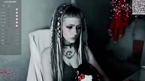 pronoun she. name Mary. age 21. online show from November 27, 5:59 pm