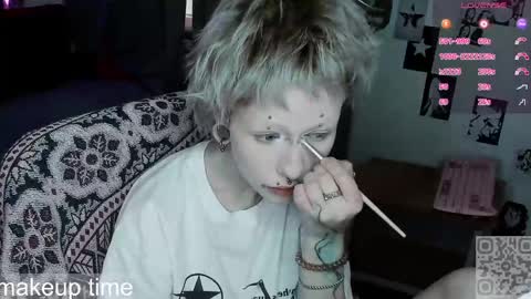pronoun she. name Mary. age 21. online show from May 19, 5:30 pm