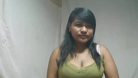 saylla1 online show from May 7, 10:09 am