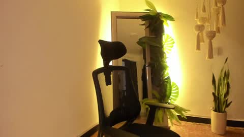 Snapshot of scalertt__steel_ chatting on January 21, 6:02 pm Venus online show from January 21, 6:02 pm