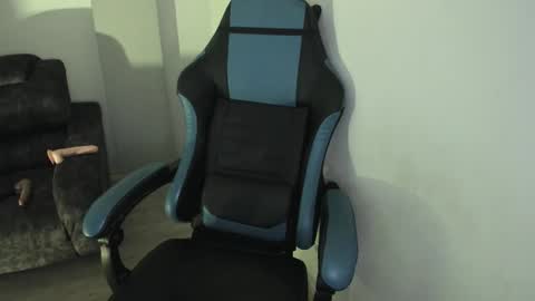 Snapshot of scarbadgirl_ chatting on October 10, 4:33 am scarbadgirl_ online show from October 10, 4:33 am