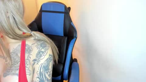 scarbadgirl_ online show from February 15, 3:36 am