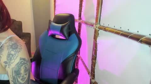 scarbadgirl_ online show from June 7, 3:54 am