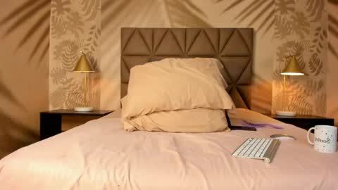 Snapshot of scarleett22 chatting on April 30, 8:15 pm Scarleet online show from April 30, 8:15 pm