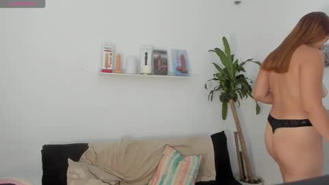 scarlet_100 online show from February 5, 2:49 am