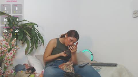 scarlet_100 online show from April 8, 1:27 am