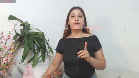 scarlet_100 online show from April 13, 3:56 am