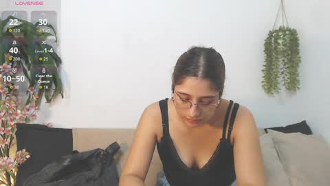 scarlet_100 online show from April 22, 3:20 am