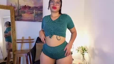 Snapshot of scarlet__15_ chatting on May 2, 10:53 am Scarlet online show from May 2, 10:53 am