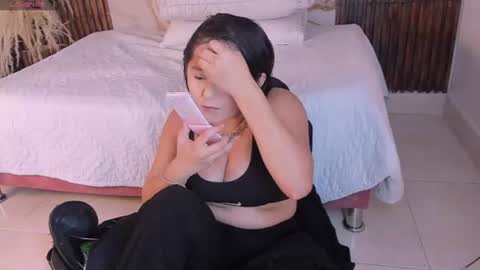 Snapshot of scarlet__rose_ chatting on June 12, 11:20 am scarlet__rose_ online show from June 12, 11:20 am
