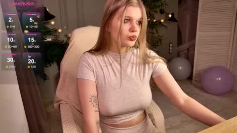 scarlet_enchantress online show from February 25, 10:25 am