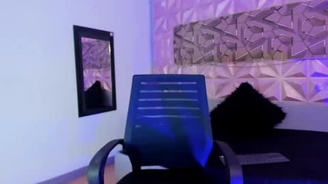 Scarlet  online show from October 6, 5:10 pm