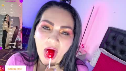 Snapshot of scarlet_hiit chatting on May 22, 4:30 am scarlet_hiit online show from May 22, 4:30 am