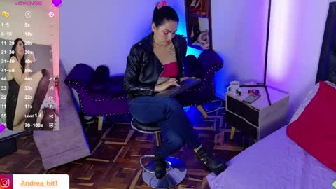 Snapshot of scarlet_hiit chatting on May 26, 4:30 am scarlet_hiit online show from May 26, 4:30 am
