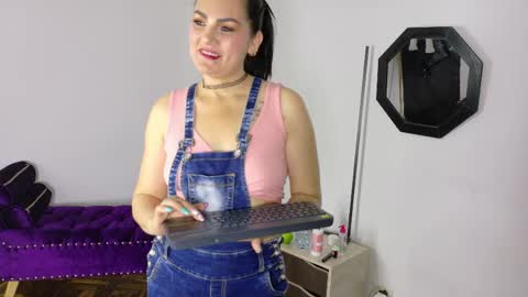 Snapshot of scarlet_hiit chatting on June 2, 4:03 am scarlet_hiit online show from June 2, 4:03 am