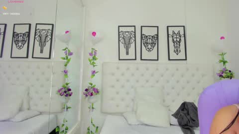 Snapshot of scarlet_stan22 chatting on January 3, 10:52 am Isa online show from January 3, 10:52 am