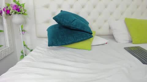 Snapshot of scarlet_stan22 chatting on January 10, 5:13 pm Isa online show from January 10, 5:13 pm