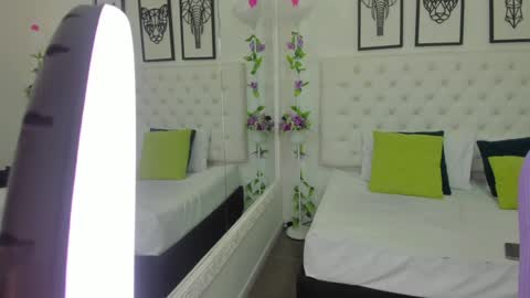 Snapshot of scarlet_stan22 chatting on January 12, 11:07 am Isa online show from January 12, 11:07 am