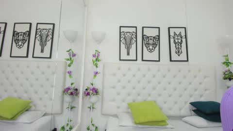 Snapshot of scarlet_stan22 chatting on January 23, 10:43 am Isa online show from January 23, 10:43 am