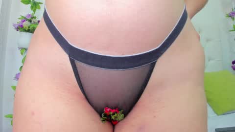 Snapshot of scarlet_stan22 chatting on February 5, 1:54 pm Isa online show from February 5, 1:54 pm