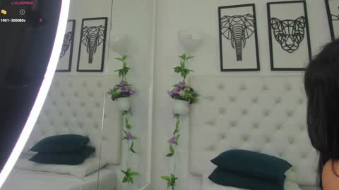 Snapshot of scarlet_stan22 chatting on February 8, 11:01 am Isa online show from February 8, 11:01 am