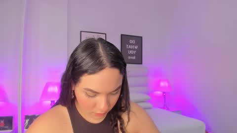 Snapshot of scarlet_stan22 chatting on February 17, 1:32 pm Isa online show from February 17, 1:32 pm