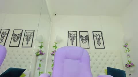 Snapshot of scarlet_stan22 chatting on February 20, 2:02 pm Isa online show from February 20, 2:02 pm