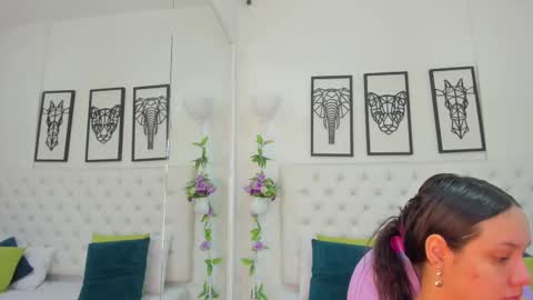 Snapshot of scarlet_stan22 chatting on February 25, 10:58 am Isa online show from February 25, 10:58 am