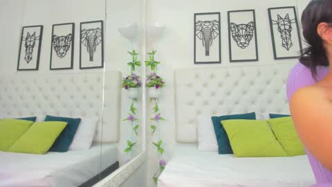 Snapshot of scarlet_stan22 chatting on March 1, 10:45 am Isa online show from March 1, 10:45 am