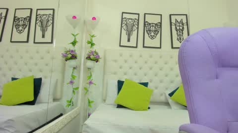 Snapshot of scarlet_stan22 chatting on March 10, 10:59 am Isa online show from March 10, 10:59 am