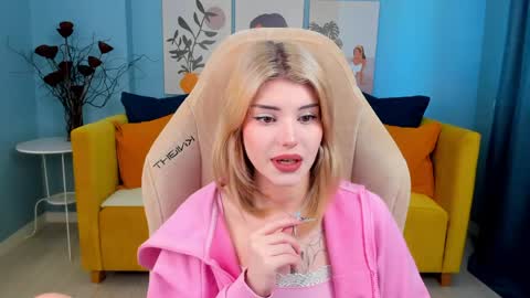 scarletblackwood online show from April 21, 5:03 am