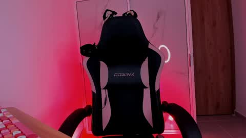 Scarlet online show from April 22, 5:43 am