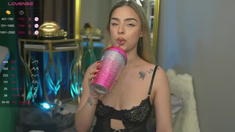 Snapshot of scarletcoles chatting on January 21, 4:32 am Scarlet online show from January 21, 4:32 am