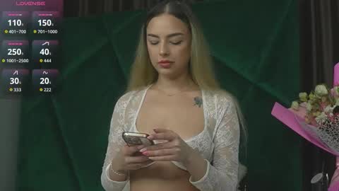 Snapshot of scarletcoles chatting on September 19, 9:37 pm Scarlet online show from September 19, 9:37 pm