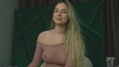 Snapshot of scarletcoles chatting on September 22, 8:33 pm Scarlet online show from September 22, 8:33 pm