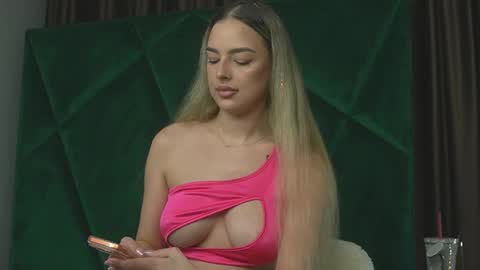 Snapshot of scarletcoles chatting on September 23, 9:07 pm Scarlet online show from September 23, 9:07 pm