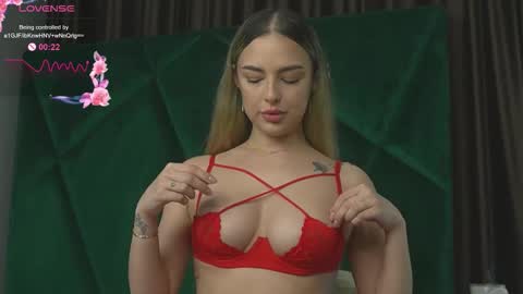 Snapshot of scarletcoles chatting on September 24, 10:02 pm Scarlet online show from September 24, 10:02 pm