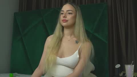 Snapshot of scarletcoles chatting on September 25, 10:02 pm Scarlet online show from September 25, 10:02 pm