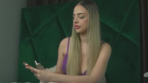 Snapshot of scarletcoles chatting on October 24, 1:46 am Scarlet online show from October 24, 1:46 am